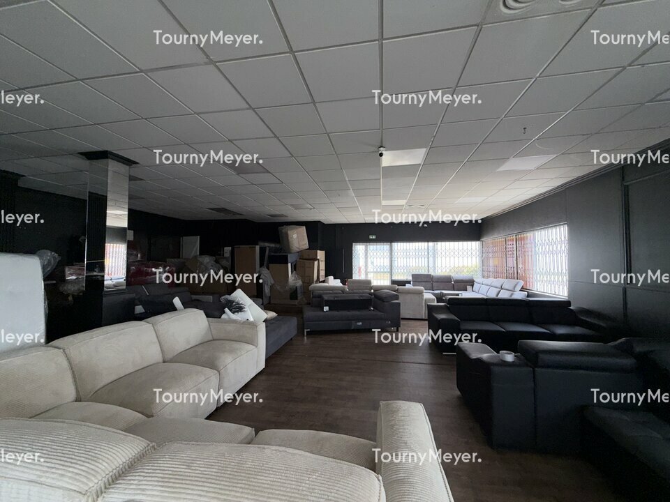 Light Industrial in Portet Sur Garonne to rent Interior Photo- Image 1 of 6