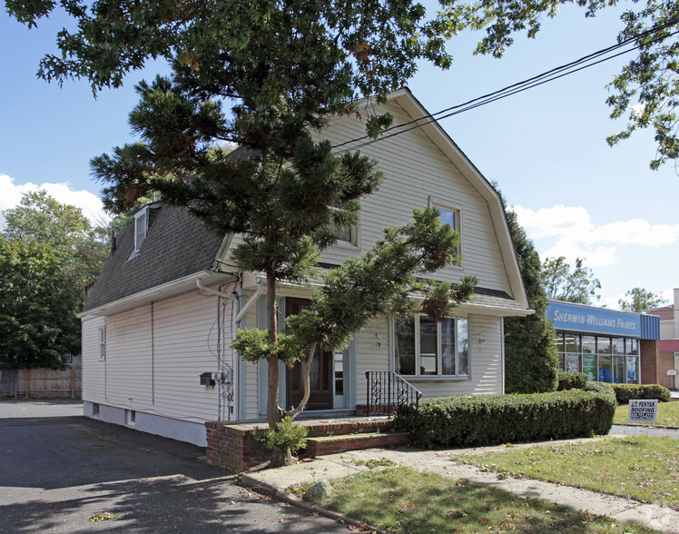 2105 Park Ave, South Plainfield, NJ for rent - Primary Photo - Image 1 of 2