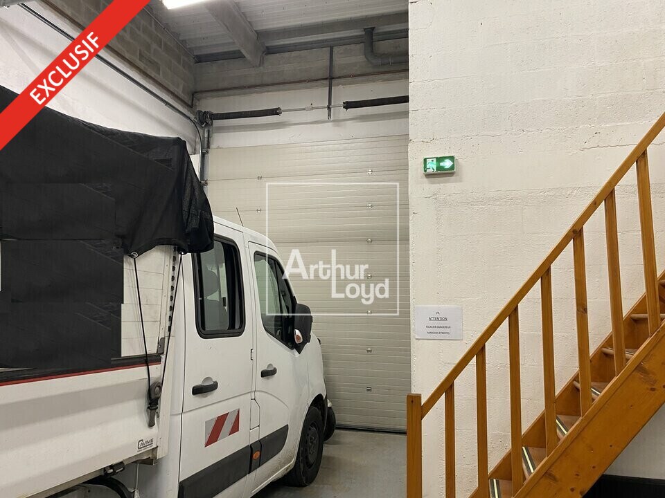 Light Industrial in Moissy-Cramayel to rent Interior Photo- Image 1 of 5