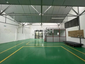 Light Industrial in Lyon to rent Interior Photo- Image 2 of 10