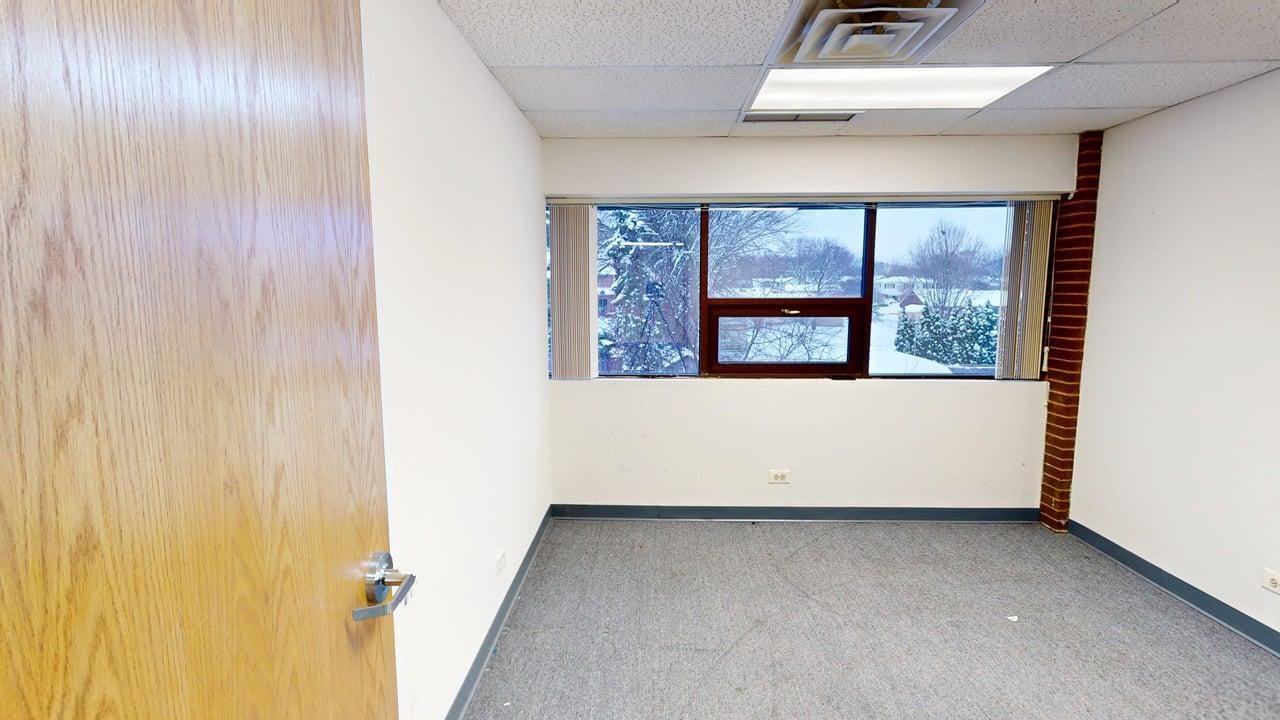 805-815 E Rand Rd, Arlington Heights, IL to rent Interior Photo- Image 1 of 7