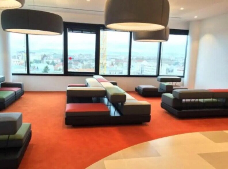 Office in Bezons to rent - Building Photo - Image 3 of 6