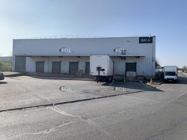 Industrial in Sucy-en-Brie to rent - Building Photo - Image 1 of 7