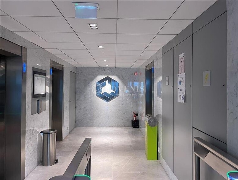 41-47 Rue Louis Blanc, Courbevoie to rent - Lobby - Image 2 of 12