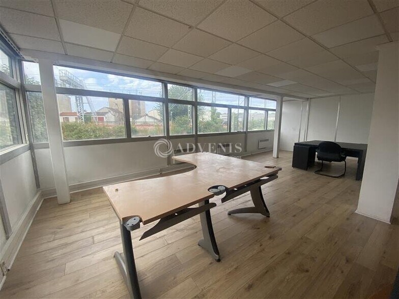 2 Bis Rue D'Ivry, Vitry-sur-Seine to rent - Interior Photo - Image 3 of 9