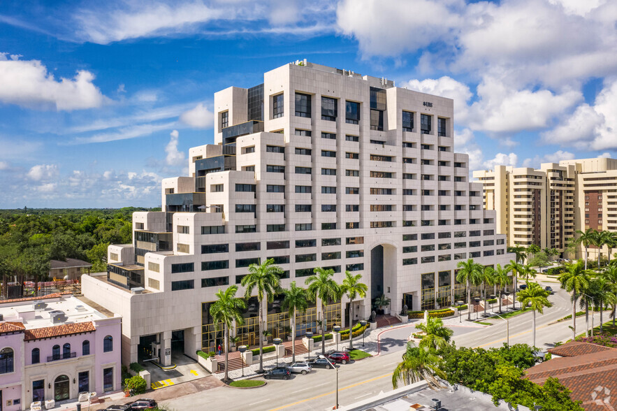 550 Biltmore Way, Coral Gables, FL for rent - Primary Photo - Image 1 of 33