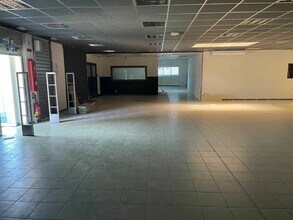 Light Industrial in Gémenos to rent Building Photo- Image 2 of 4