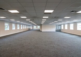 Broadlands, Wolverhampton to rent Interior Photo- Image 2 of 2