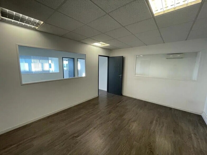 Office in Rousset to rent - Interior Photo - Image 3 of 5