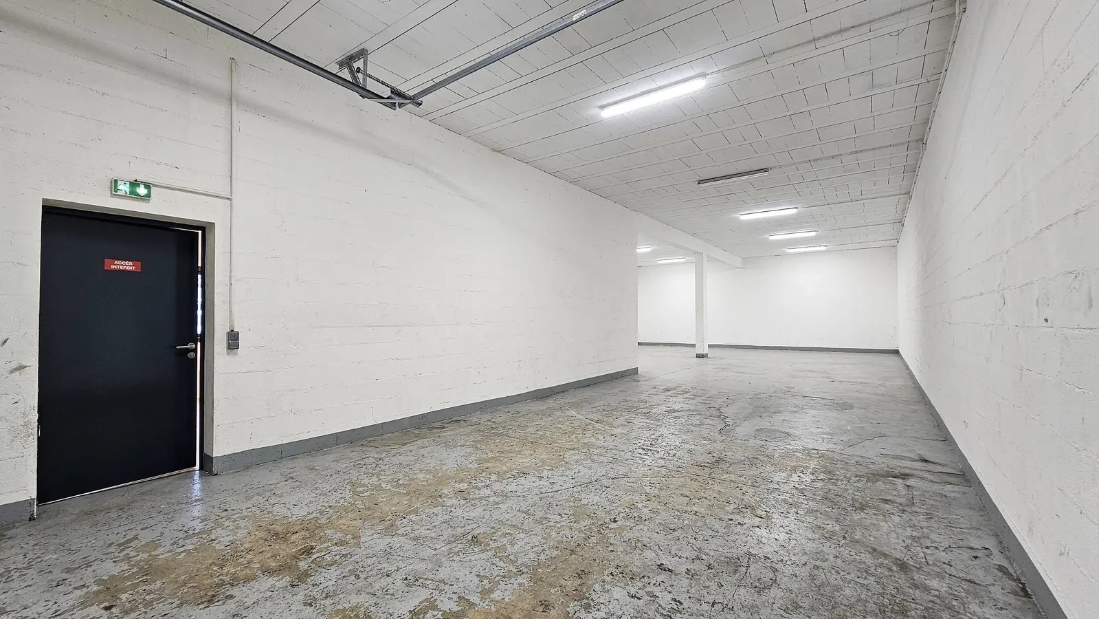 Light Industrial in Collégien to rent Building Photo- Image 1 of 14