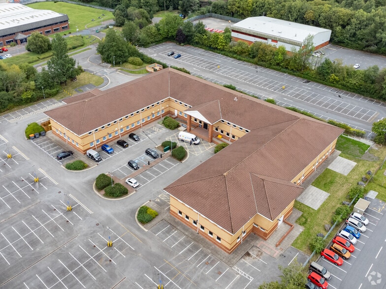 Atlantic Close, Swansea to rent - Aerial - Image 3 of 15