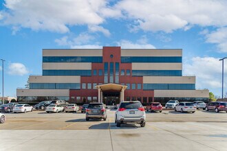 13321 N Meridian Ave, Oklahoma City, OK for rent Building Photo- Image 1 of 6