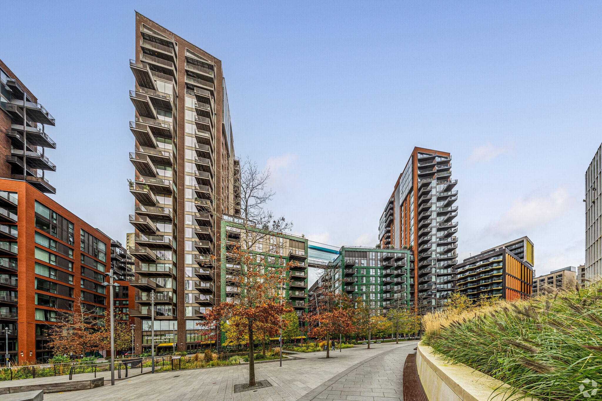 Viaduct Gdns, London to rent Primary Photo- Image 1 of 9