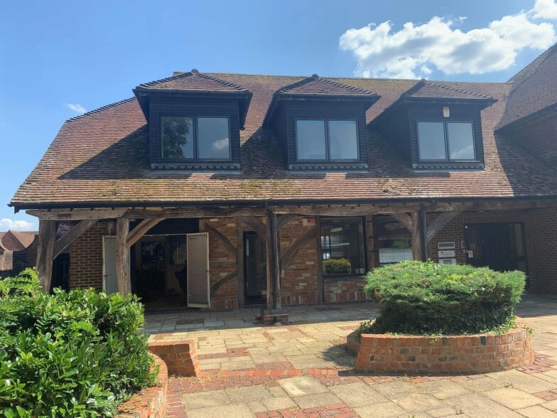 4 The Courtyard, Denmark Street, Wokingham to rent - Building Photo - Image 3 of 4