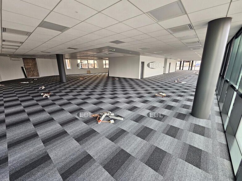 Office in Ivry-sur-Seine to rent - Building Photo - Image 1 of 32