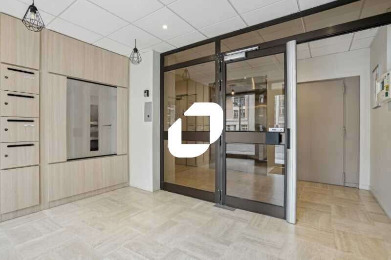 Office in Clichy to rent - Building Photo - Image 2 of 13