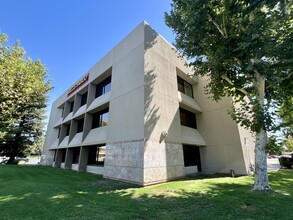 5401 California Ave, Bakersfield, CA for rent Building Photo- Image 1 of 9