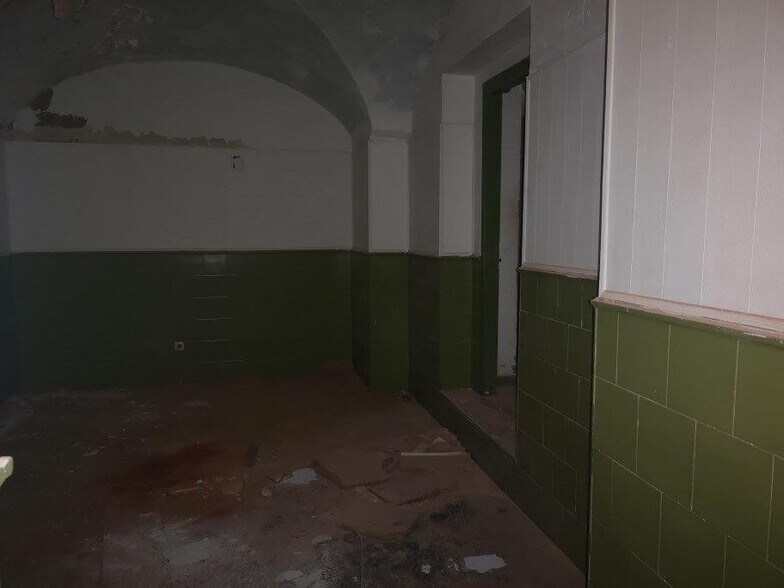 Retail in Cáceres, Cáceres to rent - Interior Photo - Image 2 of 9