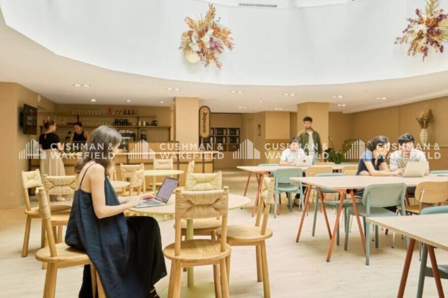 Co-working Space in Paris to rent - Interior Photo - Image 2 of 9