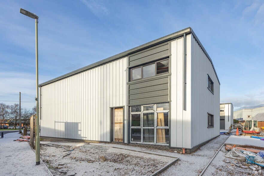 10-12 Lower Tuffley Ln, Gloucester for sale - Primary Photo - Image 3 of 4