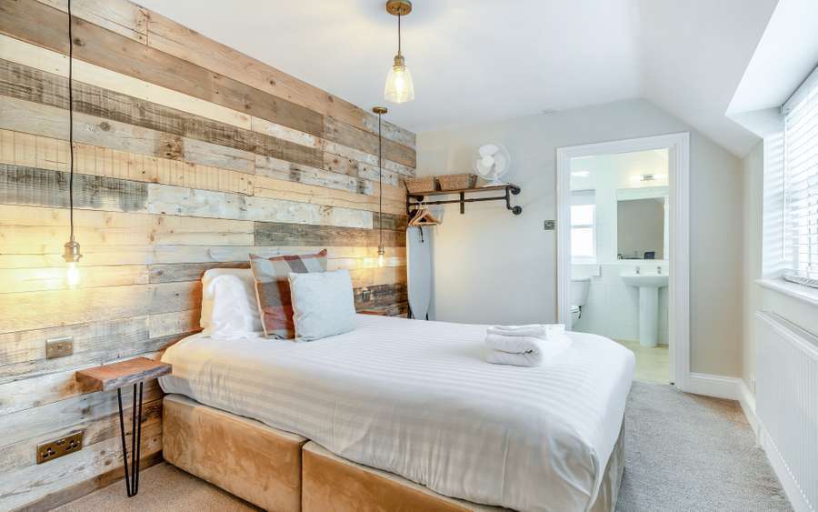 4 Wroxton, Wroxton for sale - Building Photo - Image 3 of 10