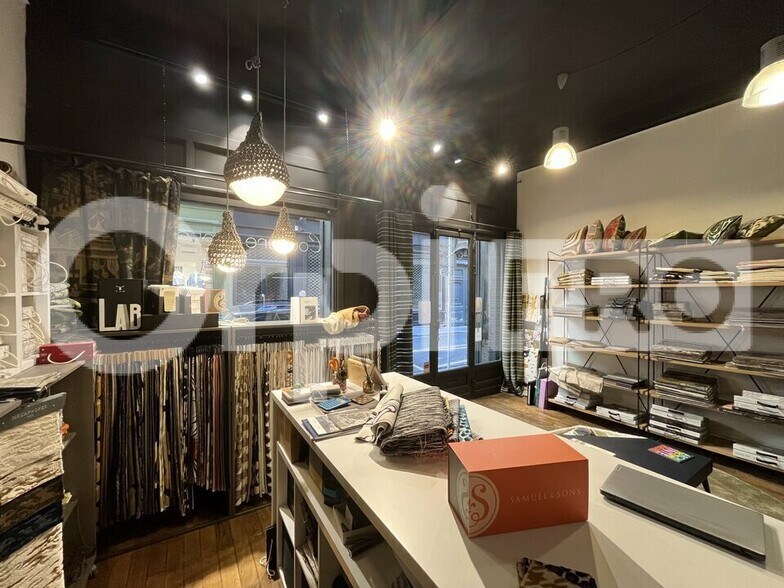 Retail in Lyon to rent - Building Photo - Image 2 of 5