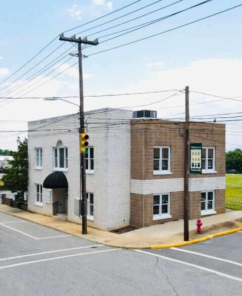 214 Main Avenue Dr, Taylorsville, NC for rent - Building Photo - Image 3 of 16