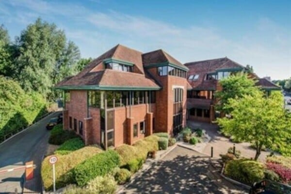 Oxford Rd, Thame to rent Primary Photo- Image 1 of 5