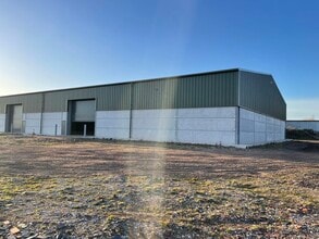 Old Stafford Rd, Wolverhampton to rent Building Photo- Image 1 of 4