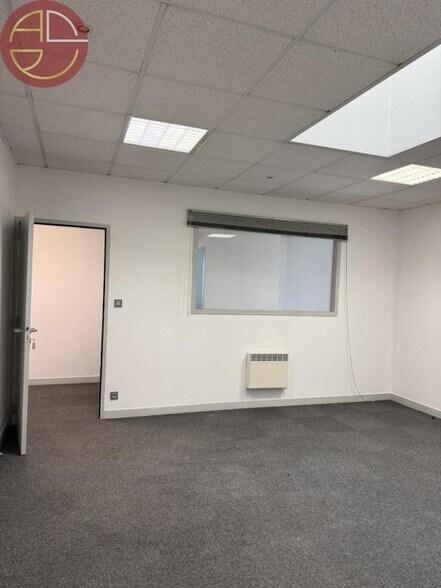 Light Industrial in Saint-Orens-de-Gameville to rent - Interior Photo - Image 3 of 9