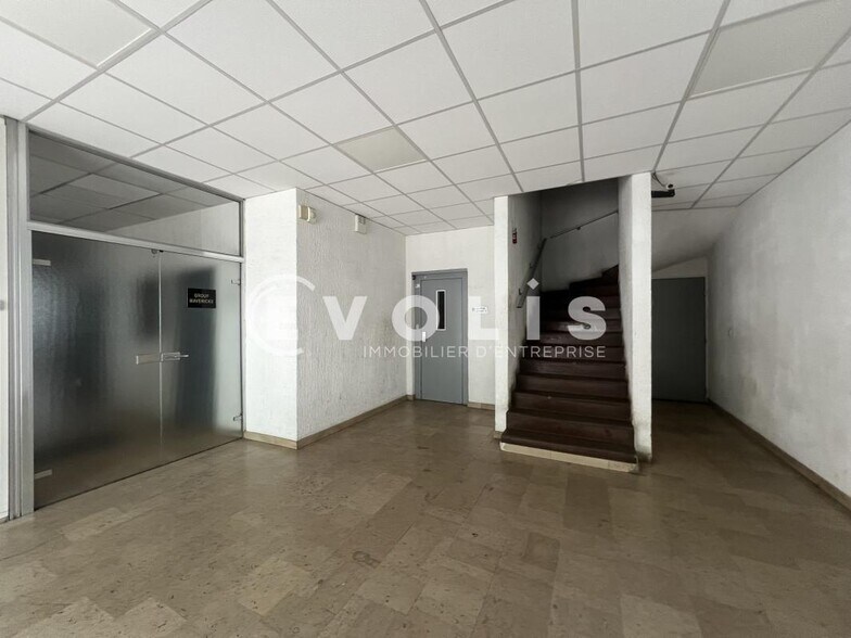 Office in Fontenay-sous-Bois to rent - Lobby - Image 3 of 22