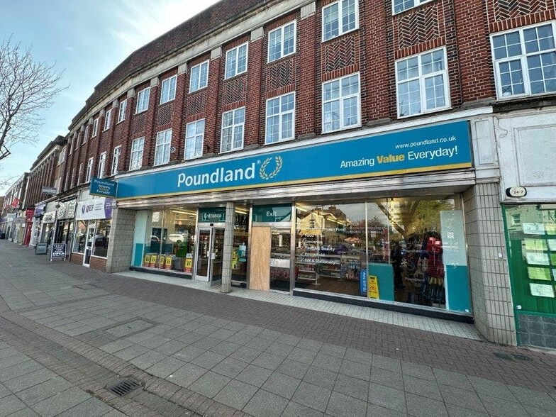 136 Walton Rd, East Molesey to rent - Building Photo - Image 1 of 3