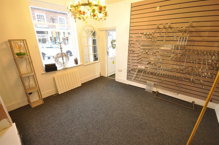 1A Field Rd, Thorne to rent - Interior Photo - Image 2 of 4