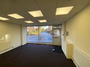 26 Green Ln, Northwood to rent Interior Photo- Image 1 of 4