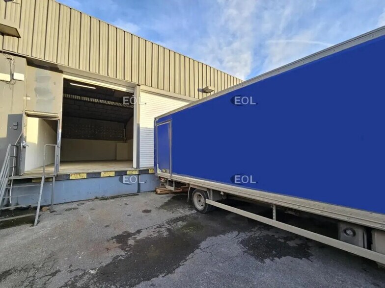 Industrial in Villeneuve-Saint-Georges to rent - Building Photo - Image 2 of 4