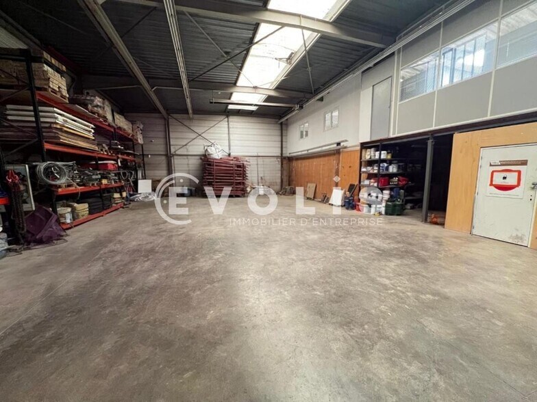 Light Industrial in Bretigny Sur Orge to rent - Building Photo - Image 3 of 12