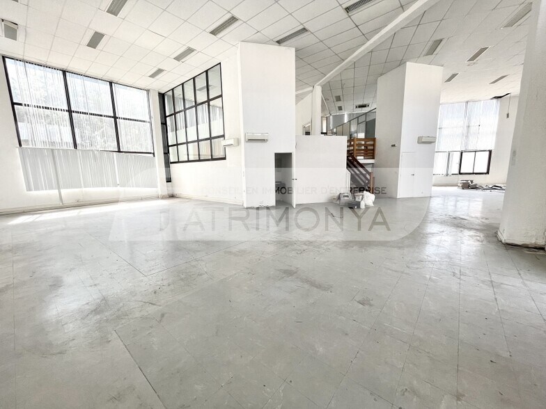 Light Industrial in Gémenos to rent - Interior Photo - Image 3 of 10