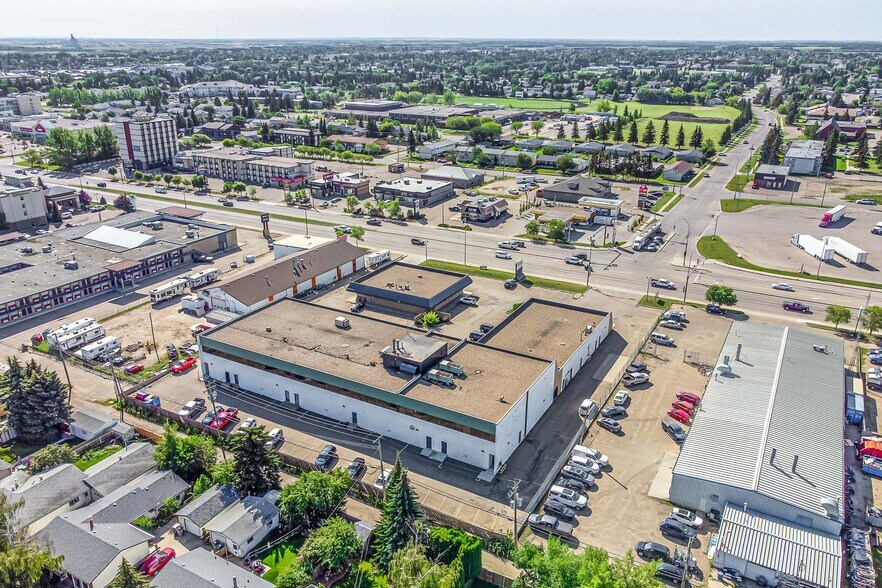 5704 44 St, Lloydminster, AB to rent - Building Photo - Image 2 of 21