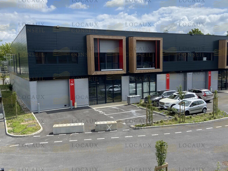 Light Industrial in Éragny to rent - Building Photo - Image 2 of 3