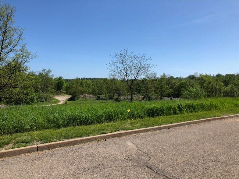 700 Mosites Way, Pittsburgh, PA for sale - Primary Photo - Image 1 of 2