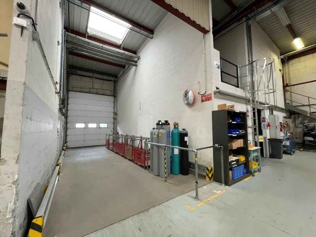 Industrial in Buc for sale Interior Photo- Image 1 of 14