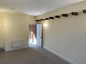 23 New St, Henley On Thames to rent Interior Photo- Image 2 of 4
