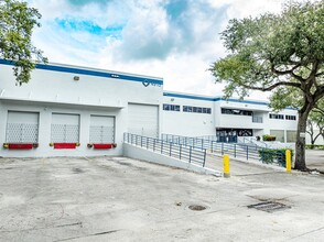 4915 NW 159th St, Miami Lakes, FL for rent Building Photo- Image 1 of 42