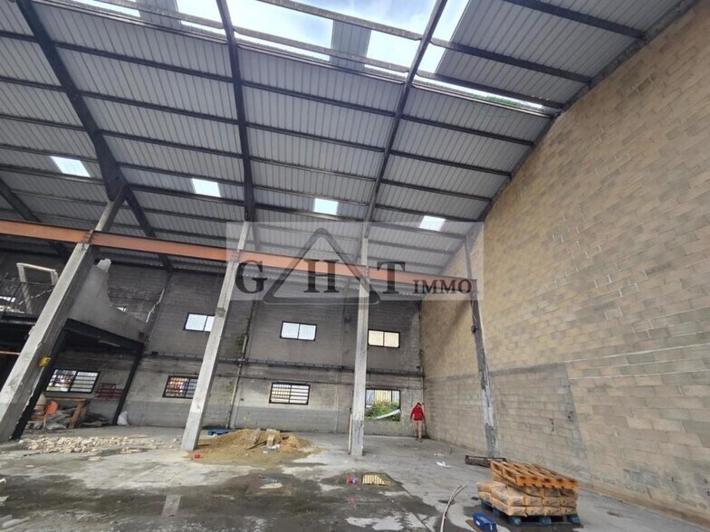 Industrial in Sarcelles to rent - Interior Photo - Image 2 of 2
