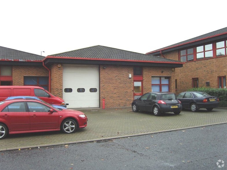 Berkshire Dr, Thatcham for rent - Building Photo - Image 2 of 2