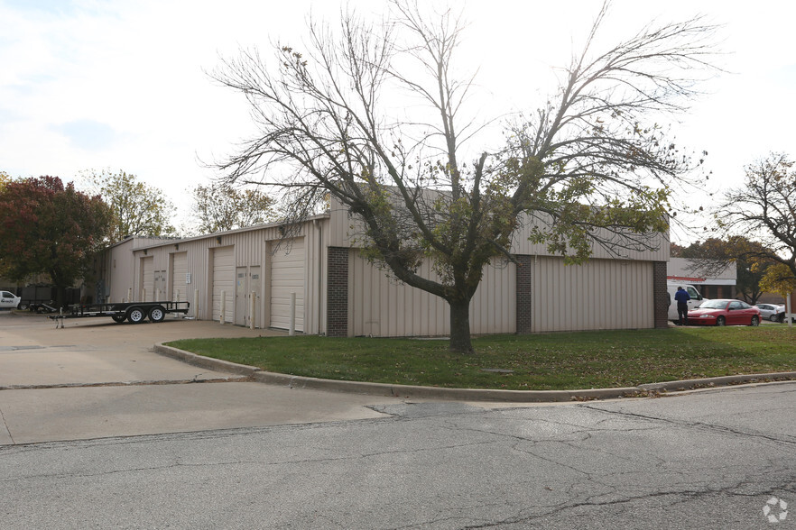 10659-10683 Widmer Rd, Lenexa, KS for rent - Building Photo - Image 2 of 6