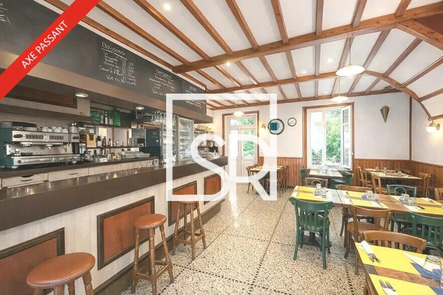 Retail in Clermont-Ferrand for sale - Building Photo - Image 2 of 12