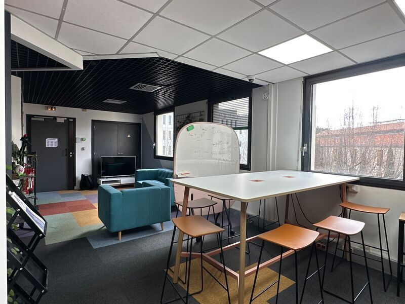 Office in Lyon to rent Interior Photo- Image 1 of 8