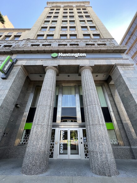 328 S Saginaw St, Flint, MI to rent - Building Photo - Image 3 of 5