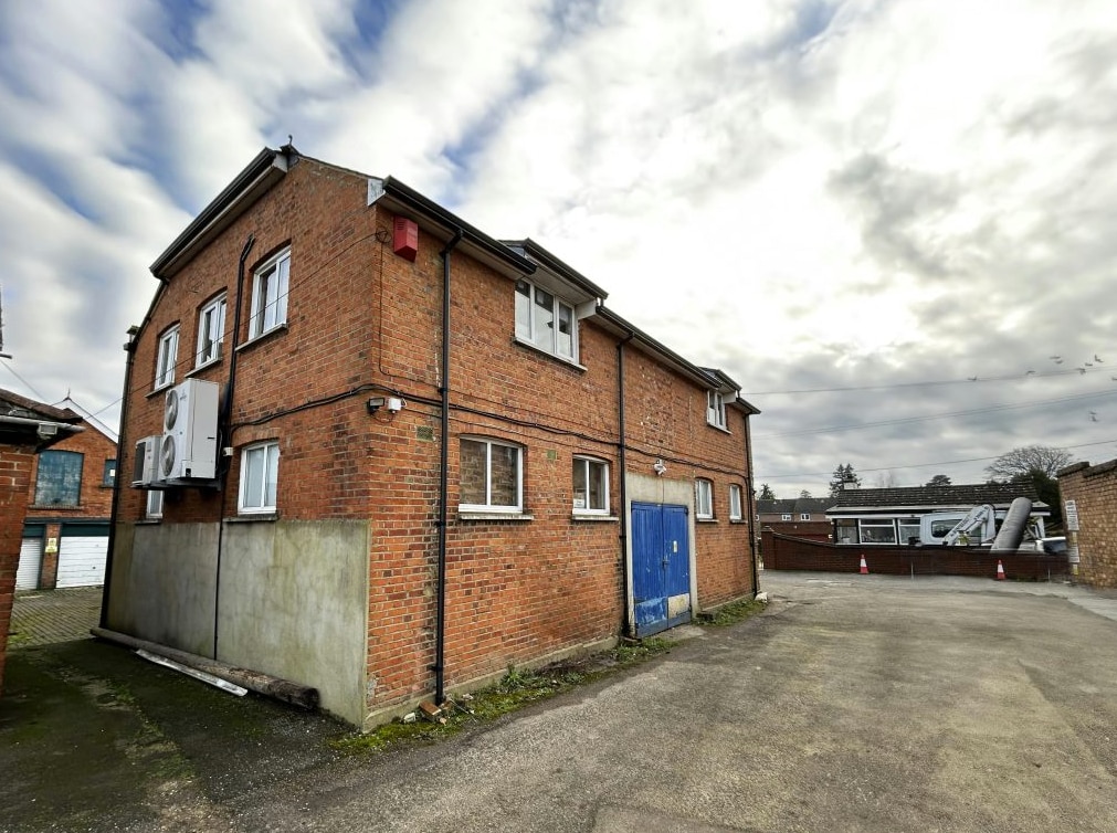 Cavendish Mews, Aldershot to rent Building Photo- Image 1 of 2